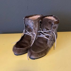 Cherokee Faitau made in Canada faux fur & Sherpa boots size 9 - fits like 8